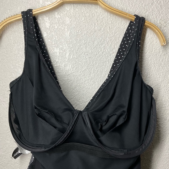 Miraclesuit Women's Swimwear Pin
Point Oceanus Tummy Control V neckline 12DD - Picture 6 of 9